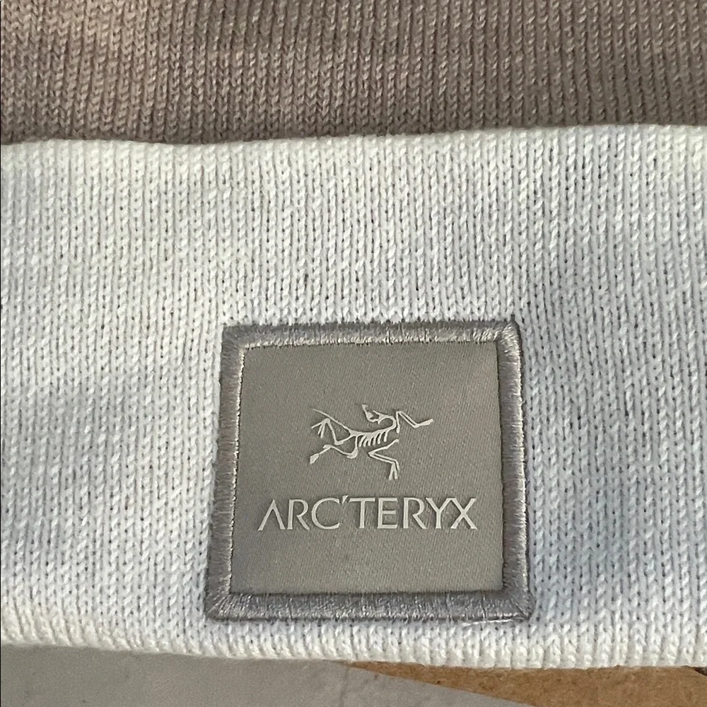 Arc'teryx Color Block Toque Beanie w/ Store Bag - Picture 4 of 9